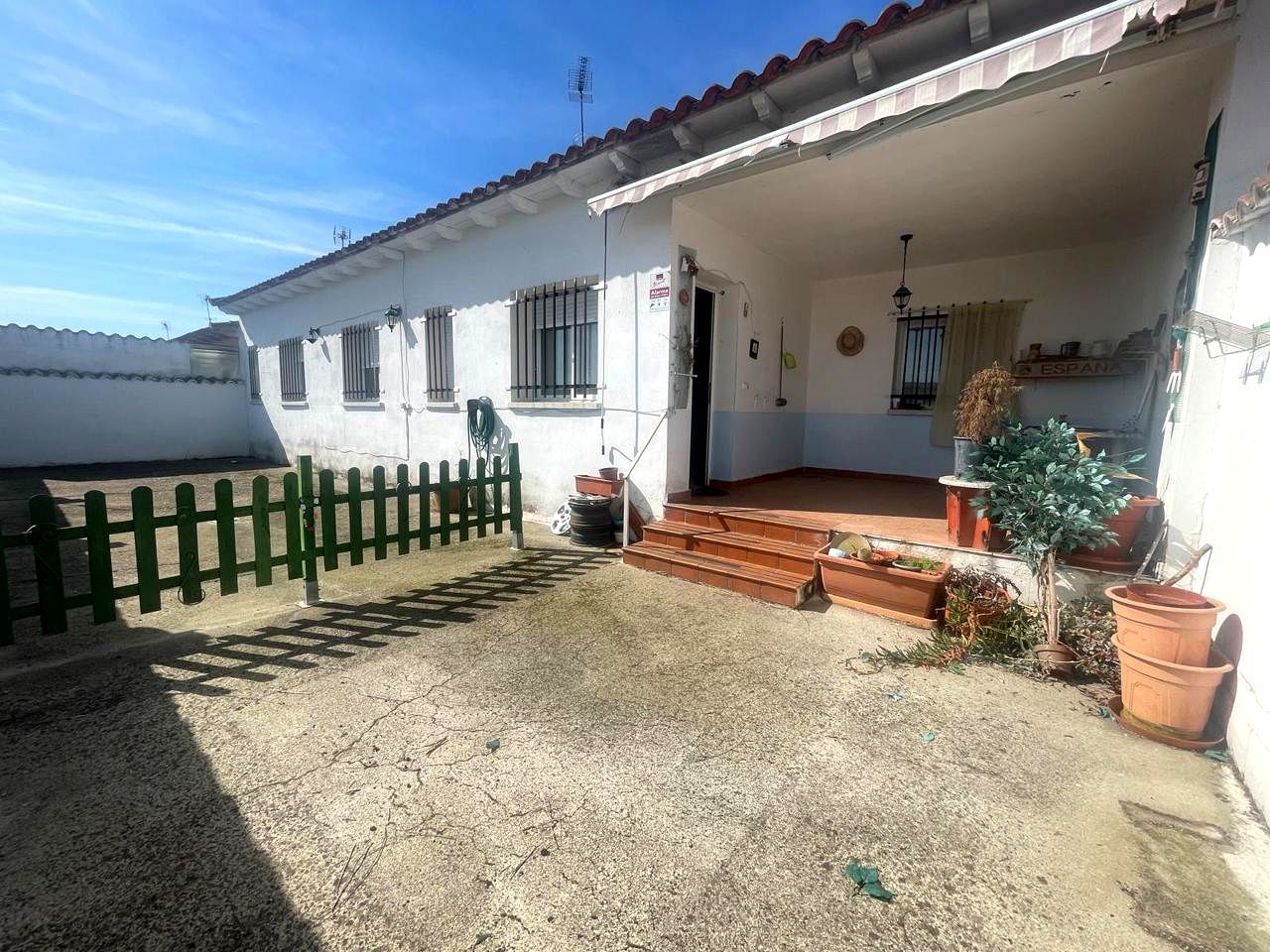 Vista exterior de Casa adosada en venda en Burujón amb Calefacció