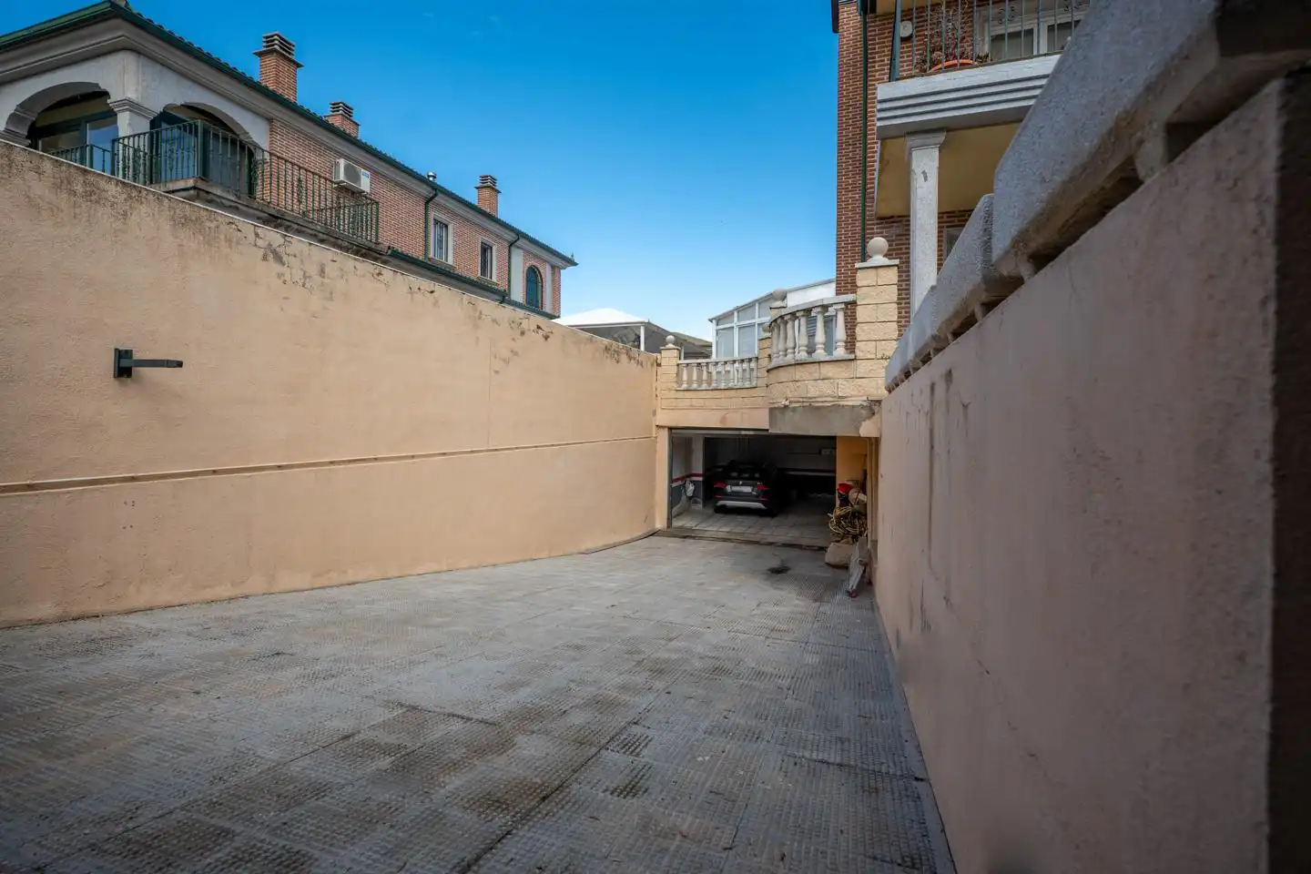 Aparcament de Casa o xalet en venda en Ávila amb Calefacció, Jardí privat i Terrassa
