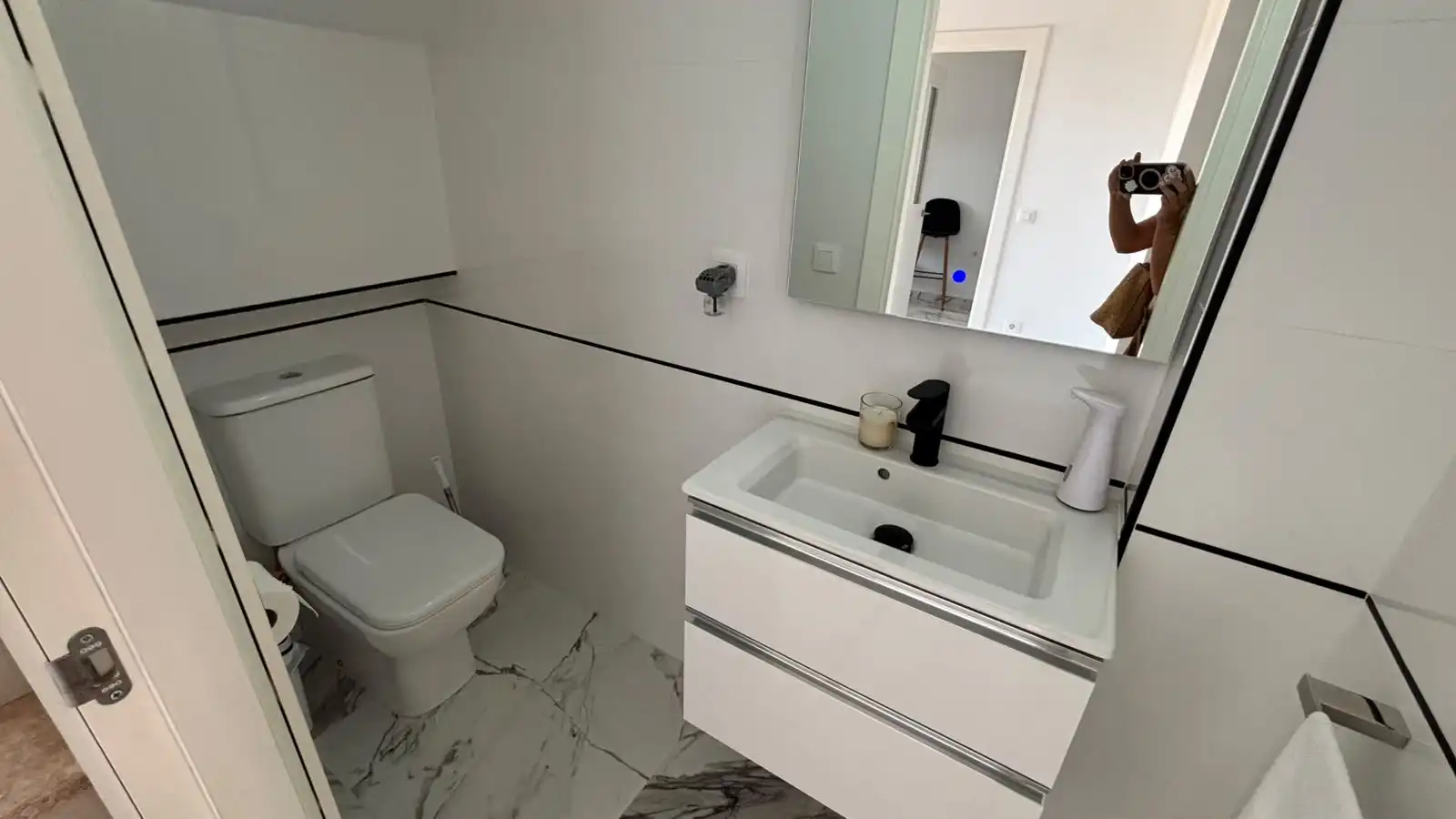 Baño de Casa adosada en venta en Huévar del Aljarafe con Aire acondicionado y Trastero