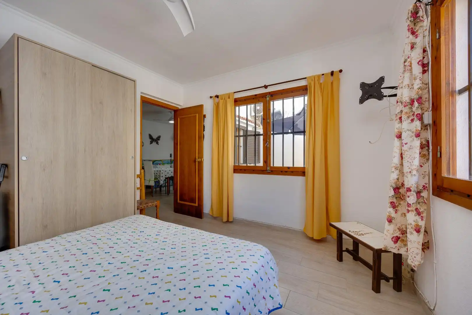 Dormitori de Casa o xalet en venda en Torrevieja amb Aire condicionat, Jardí privat i Terrassa