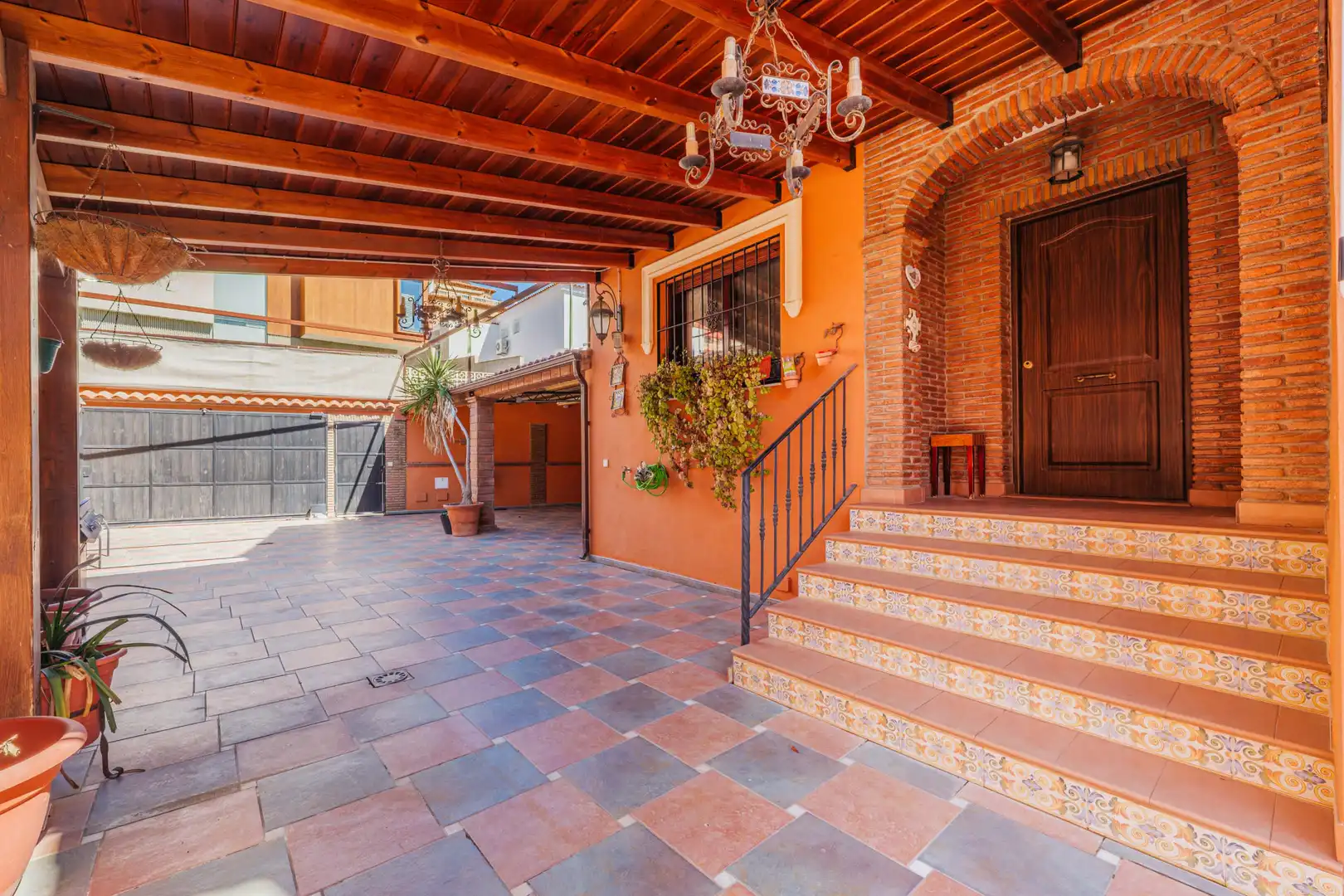 Einfamilien-Reihenhaus zum Verkauf in Málaga mit Terrasse und Abstellraum