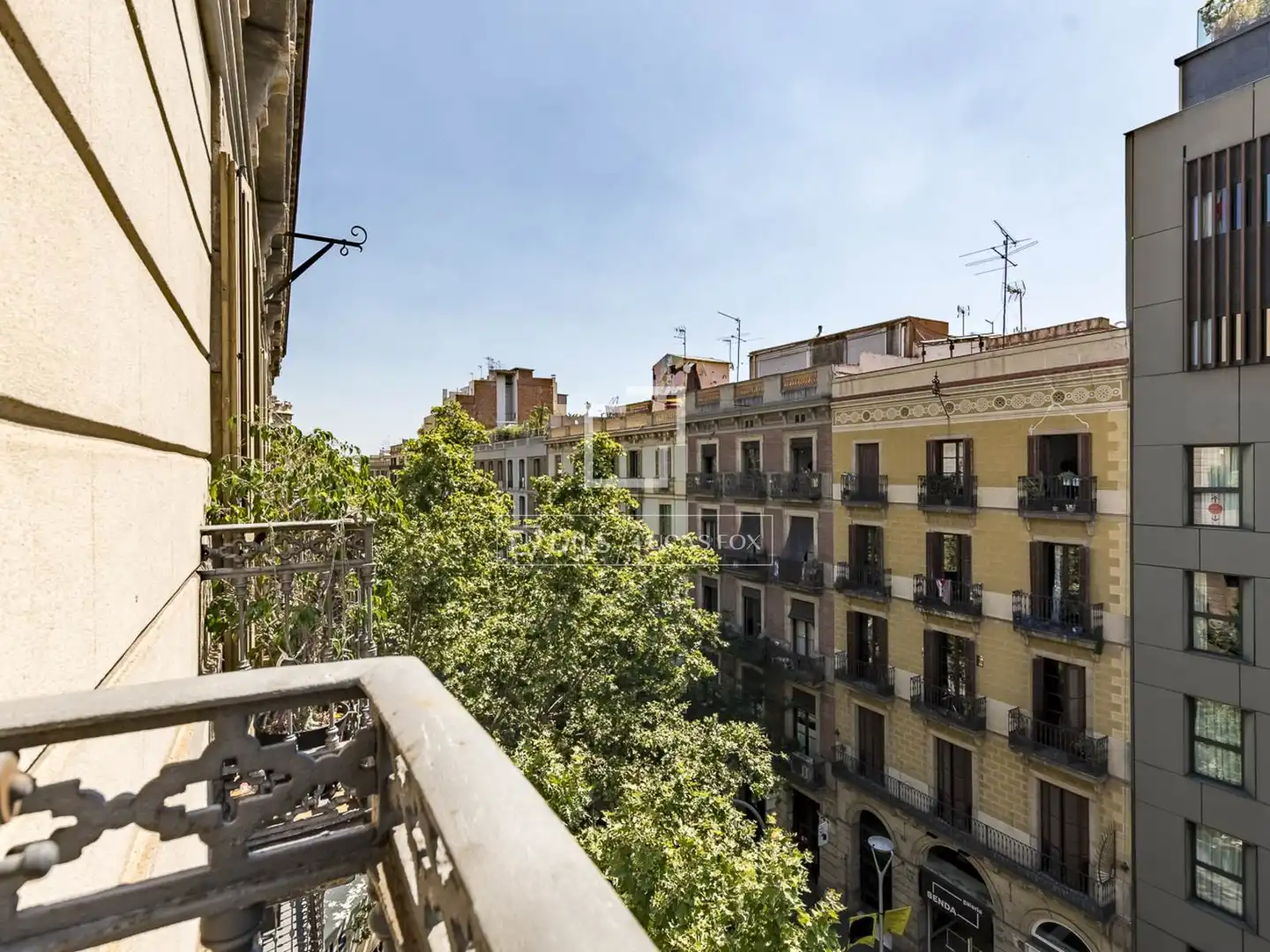 Außenansicht von Wohnung zum Verkauf in Barcelona mit Klimaanlage, Parkett und Terrasse