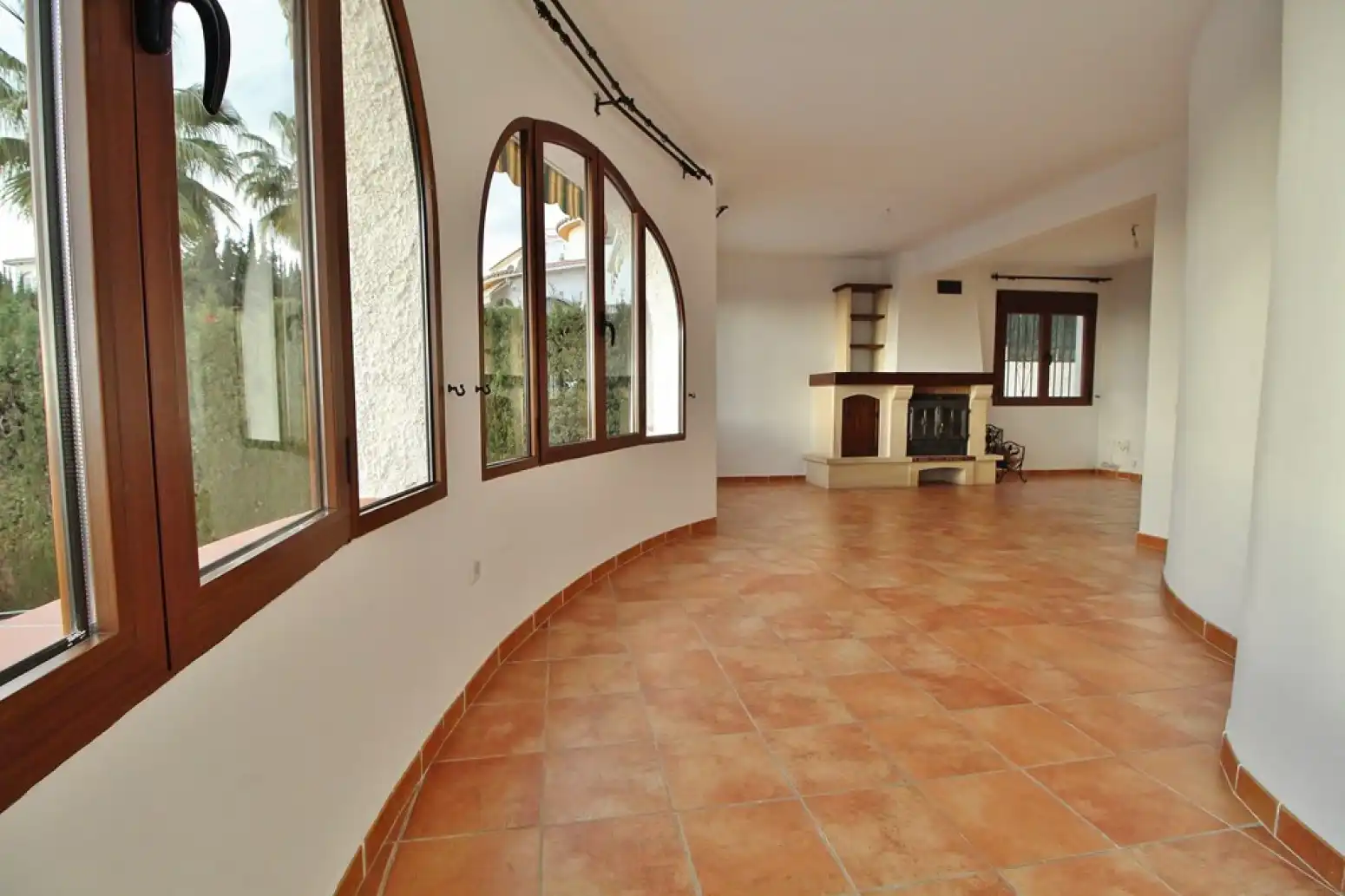 Sala d'estar de Casa o xalet en venda en Rincón de la Victoria amb Aire condicionat, Jardí privat i Terrassa