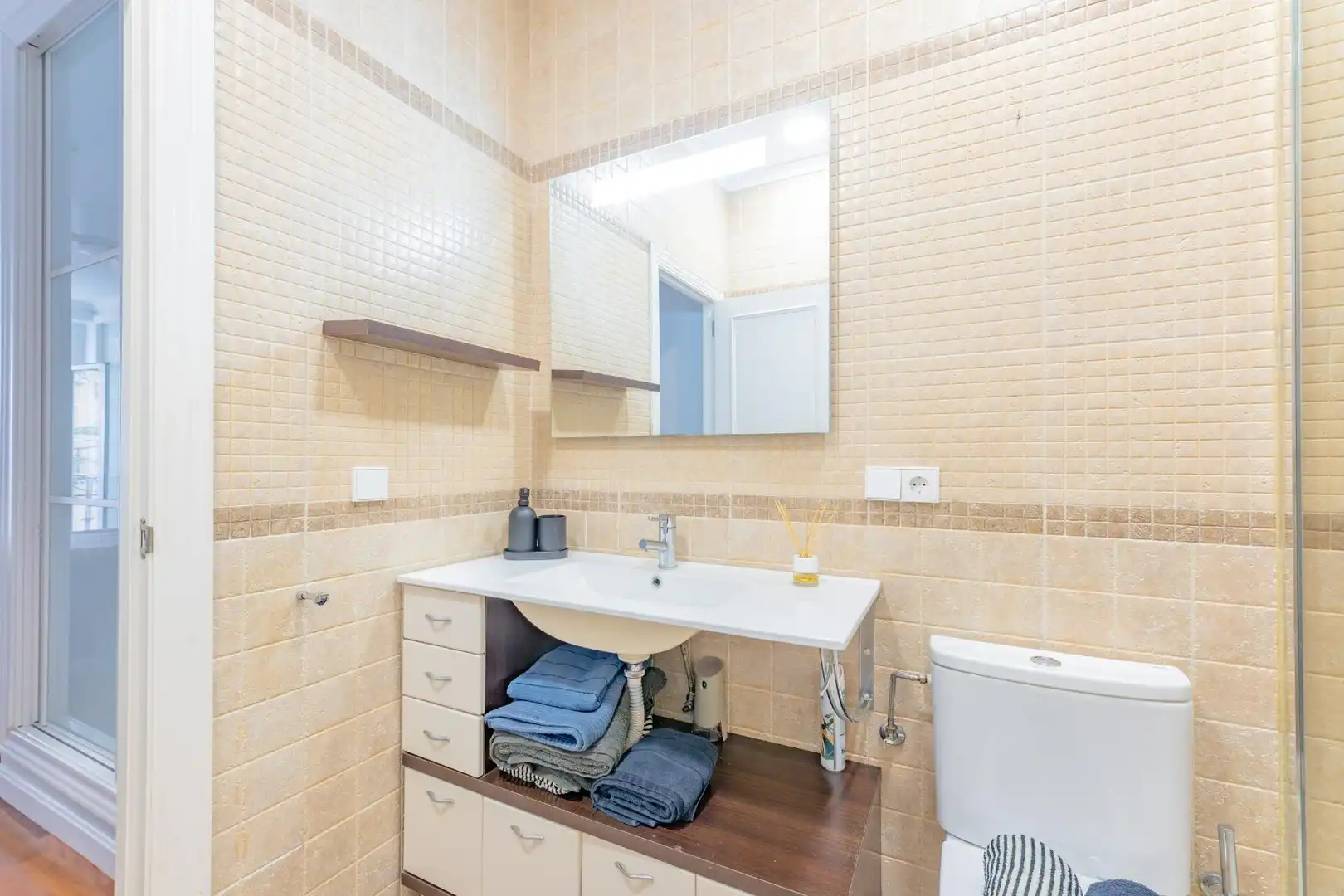 Baño de Piso de alquiler en Valencia con Aire acondicionado, Calefacción y Amueblado