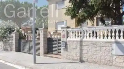 Vista exterior de Casa o chalet en venta en Llinars del Vallès
