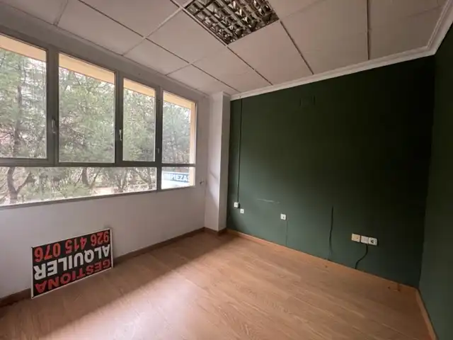 Gewerbefläche zur Miete in Paseo de San Gregorio 85