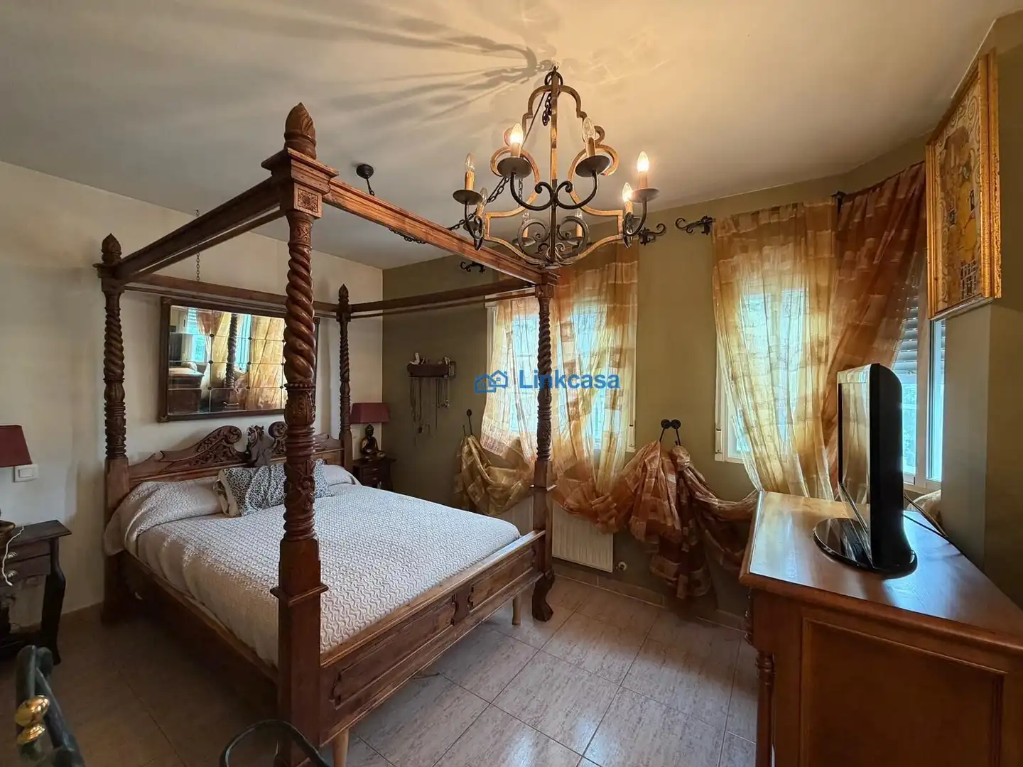Habitación de Casa adosada en venta en Velilla de San Antonio con Aire acondicionado, Calefacción y Jardín privado