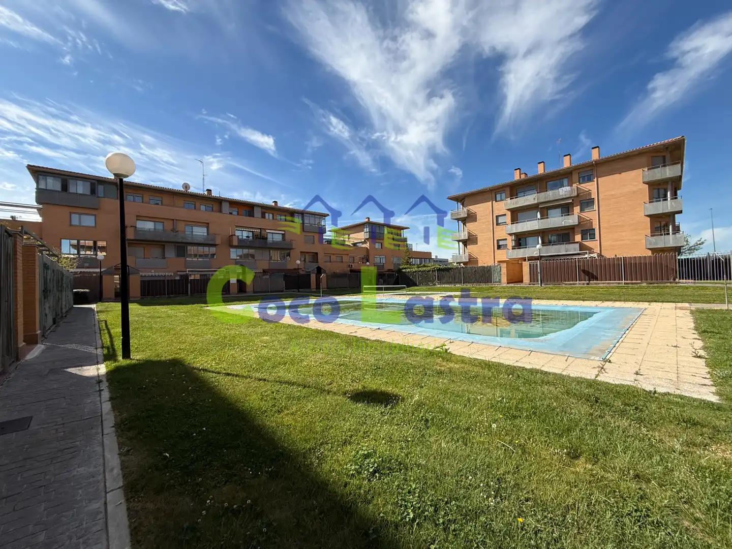 Schwimmbecken von Maisonette zum Verkauf in Salamanca mit Heizung, Terrasse und Ofen
