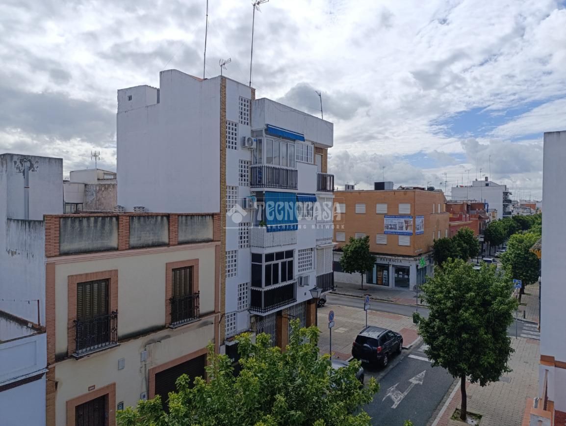 Vista exterior de Casa o xalet en venda en  Sevilla Capital amb Terrassa