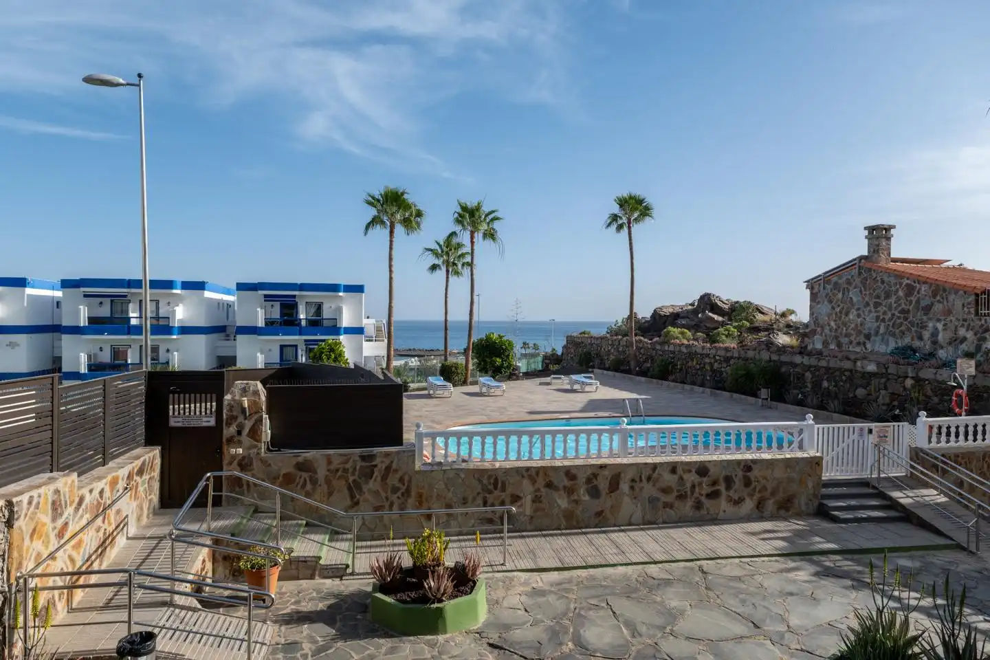 Swimming pool of Flat for rent in San Bartolomé de Tirajana