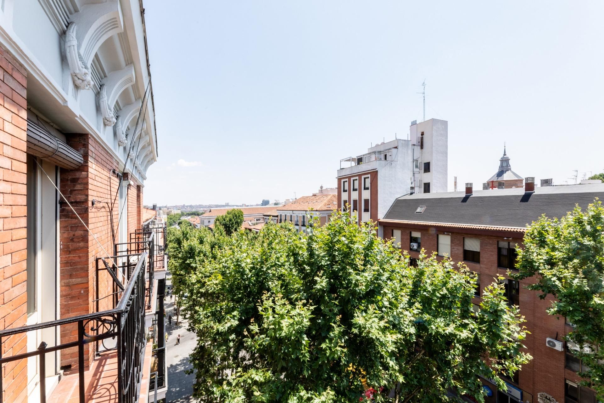 Vista exterior de Pis en venda en  Madrid Capital amb Calefacció, Terrassa i Balcó