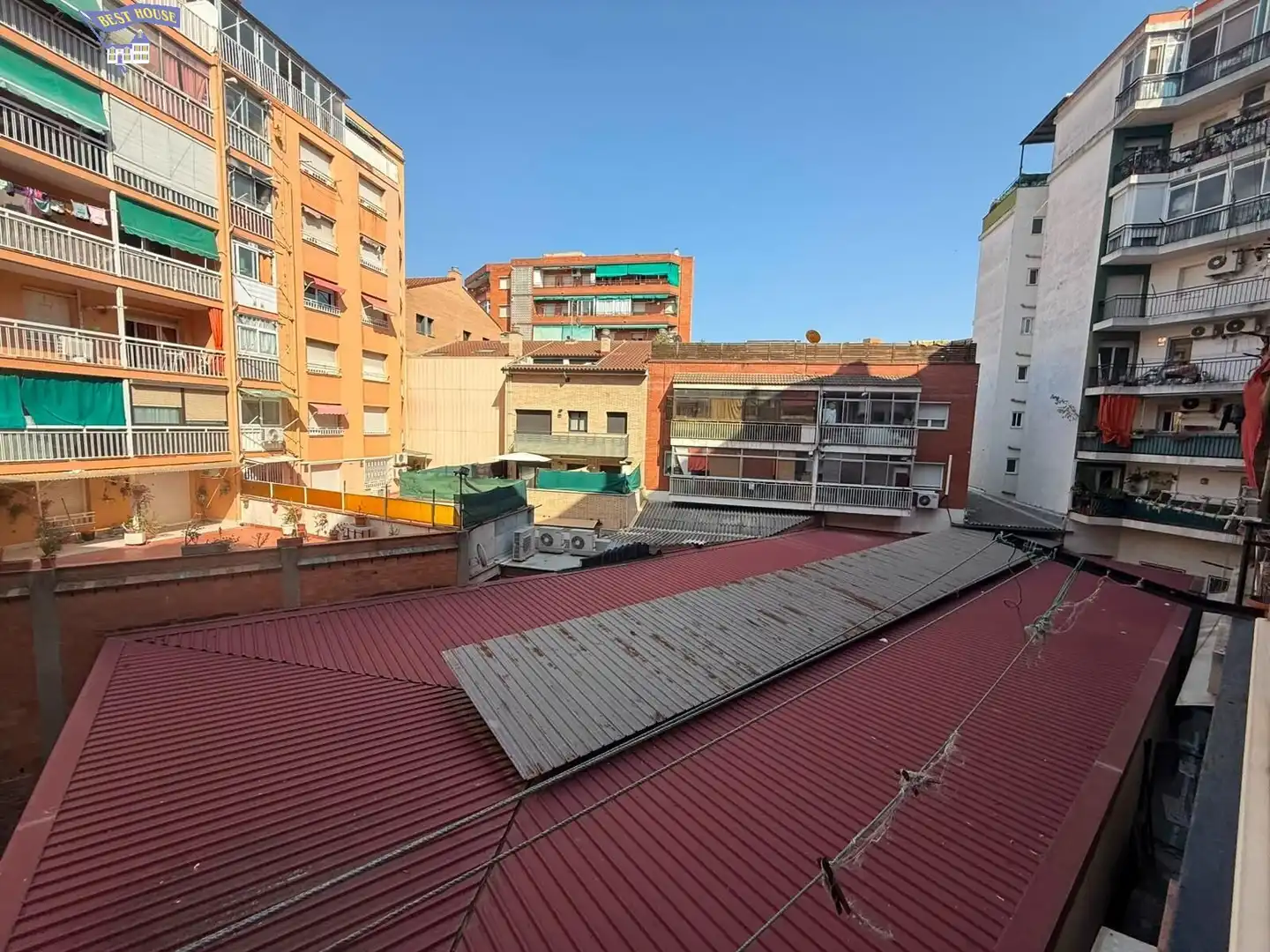 Vista exterior de Pis en venda en Rubí amb Calefacció, Terrassa i Balcó