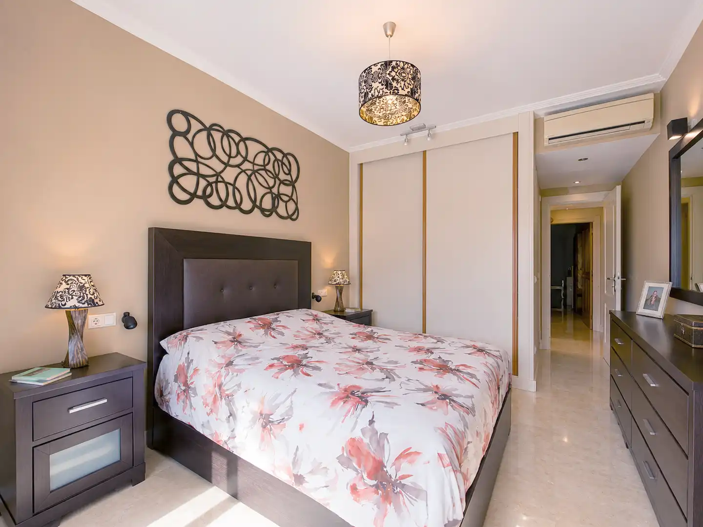 Dormitori de Apartament en venda en Estepona amb Aire condicionat, Terrassa i Piscina