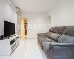 Living room of Flat for sale in L'Hospitalet de Llobregat  with Heating, Terrace and Balcony