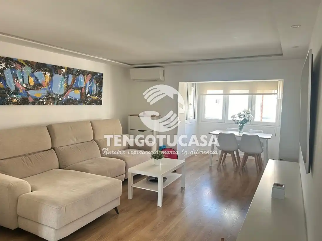 Living room of Flat for sale in Madrid  with Air Conditioner, Heating and Furnished