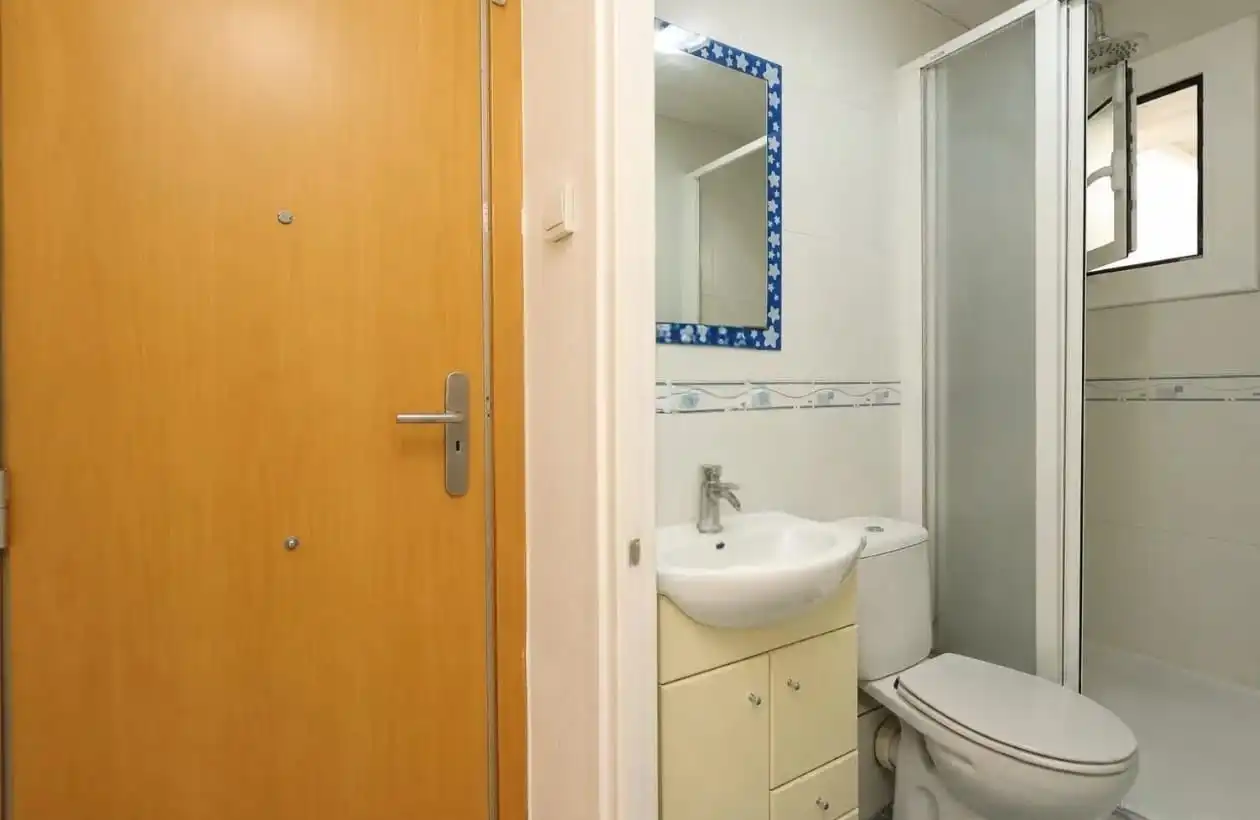 Baño de Piso en venta en L'Hospitalet de Llobregat con Terraza y Balcón