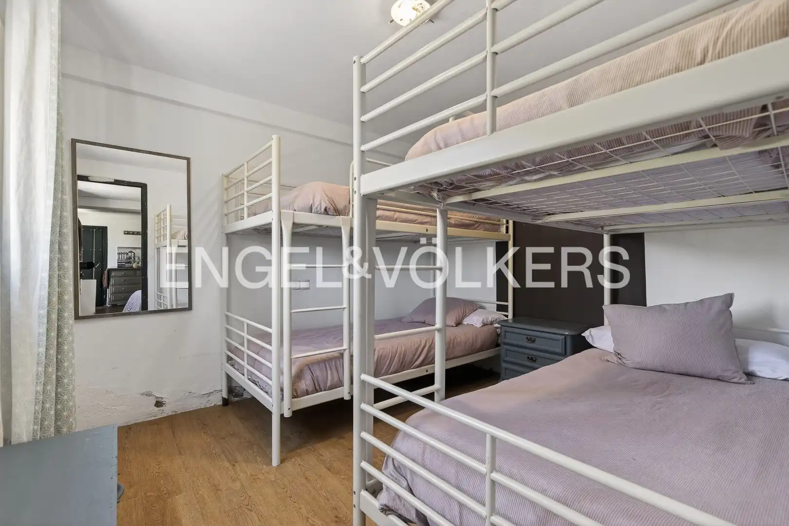 Habitación de Finca rústica en venta en El Castillo de las Guardas con Aire acondicionado, Calefacción y Jardín privado
