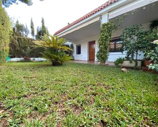 Jardí de Casa o xalet en venda en Paterna amb Aire condicionat, Terrassa i Piscina