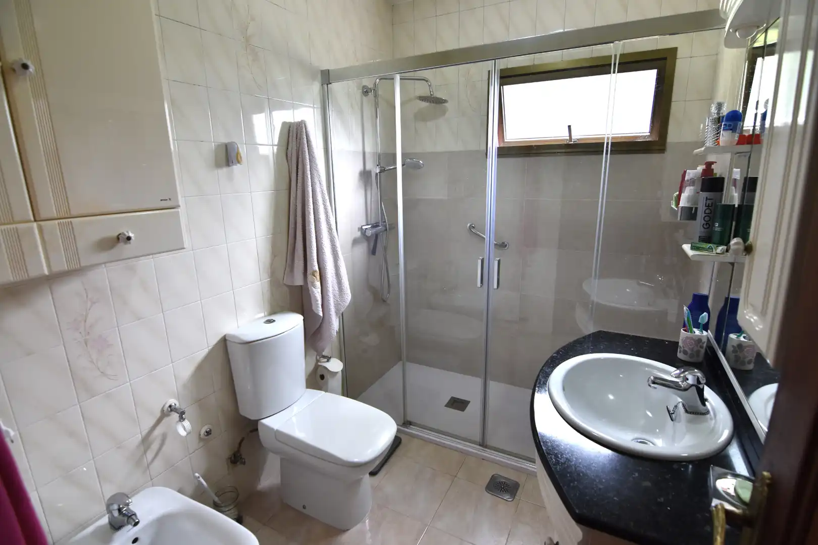 Baño de Casa o chalet en venta en Oleiros con Calefacción, Jardín privado y Parquet