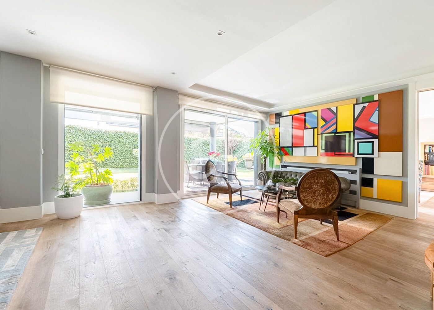 Sala d'estar de Casa adosada en venda en La Moraleja amb Aire condicionat, Calefacció i Jardí privat