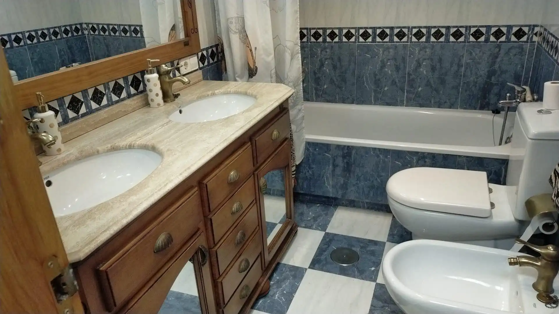 Baño de Piso en venta en Cartagena con Aire acondicionado