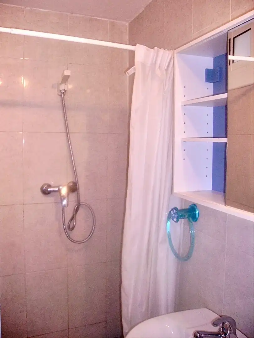 Baño de Piso en venta en Reus con Horno, Lavadora y Balcón