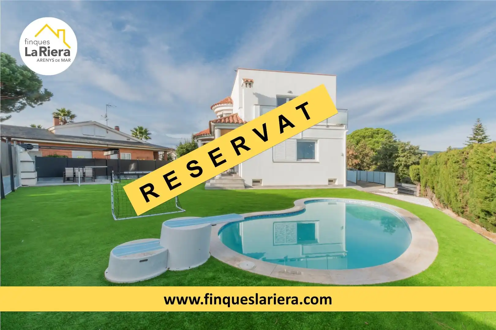 Vista exterior de Casa o xalet en venda en Arenys de Mar amb Aire condicionat, Calefacció i Jardí privat