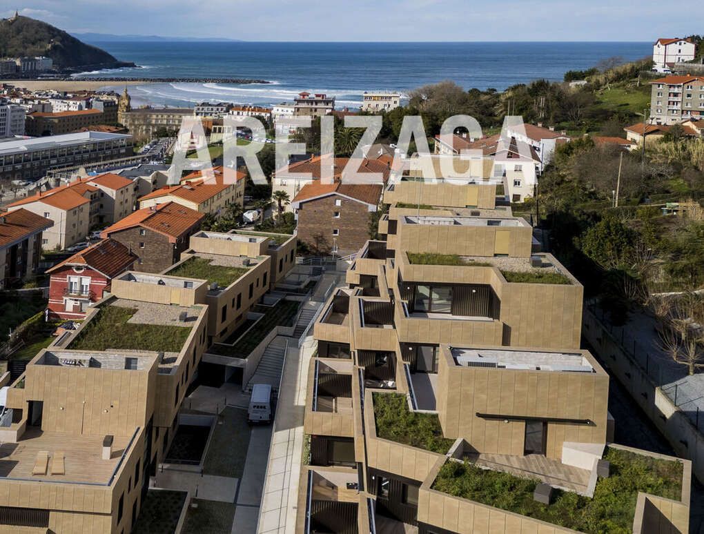 Exterior view of Flat for sale in Donostia - San Sebastián   with Heating, Private garden and Terrace