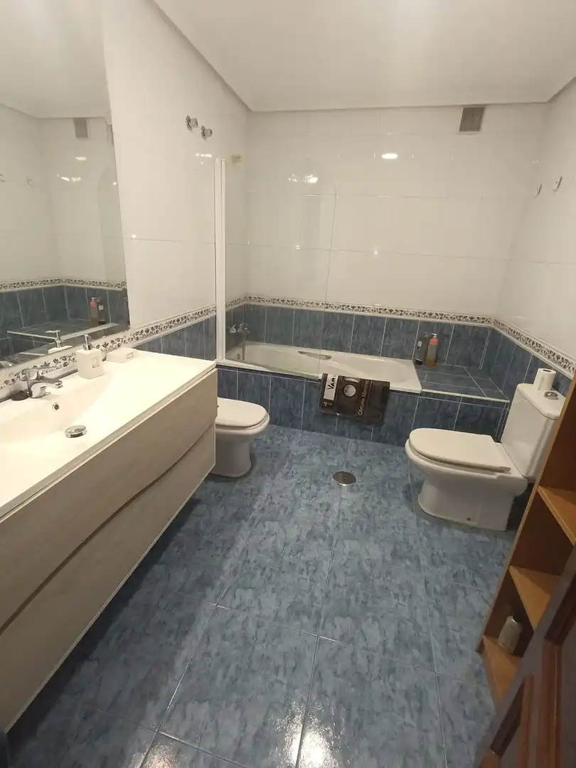 Bathroom of Flat for rent in Linares  with Air Conditioner, Heating and Storage room