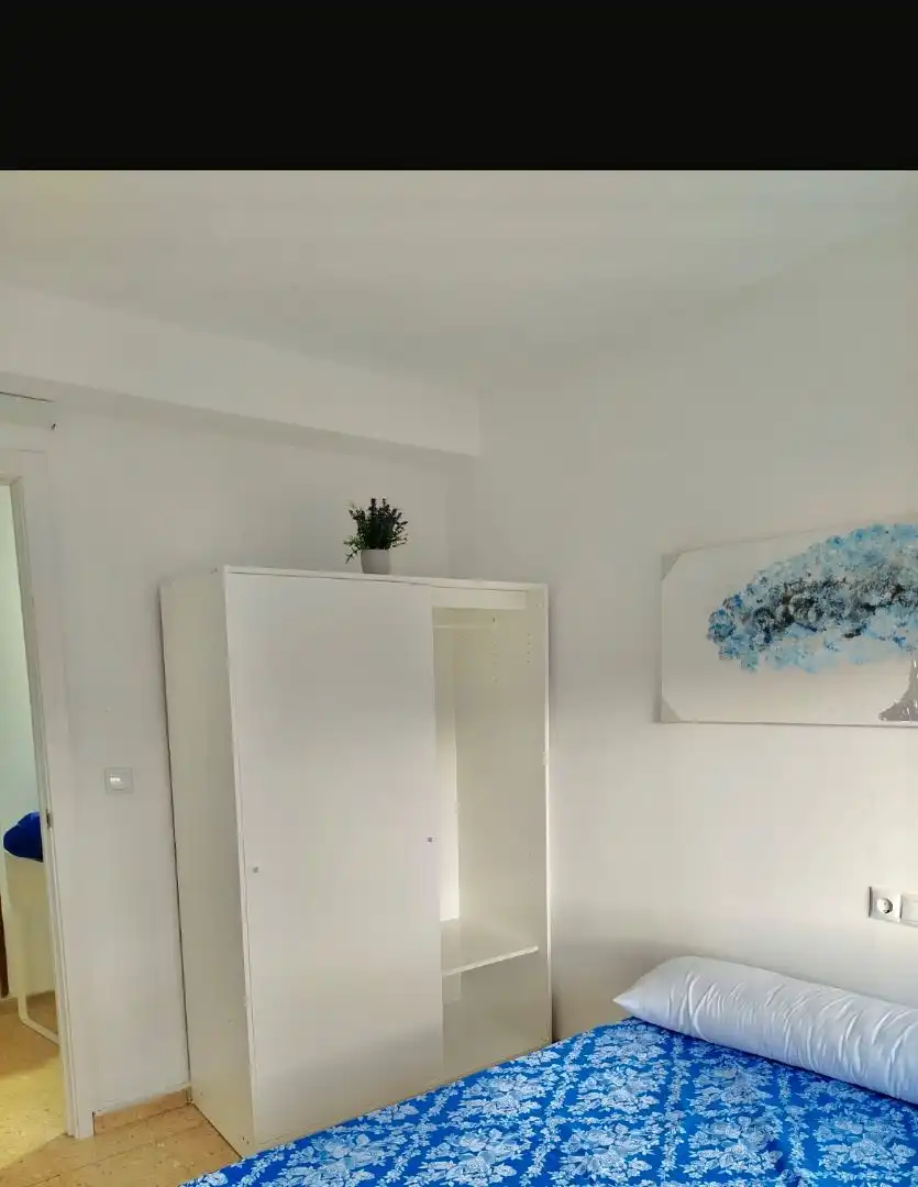 Bedroom of Flat for share in Rascanya