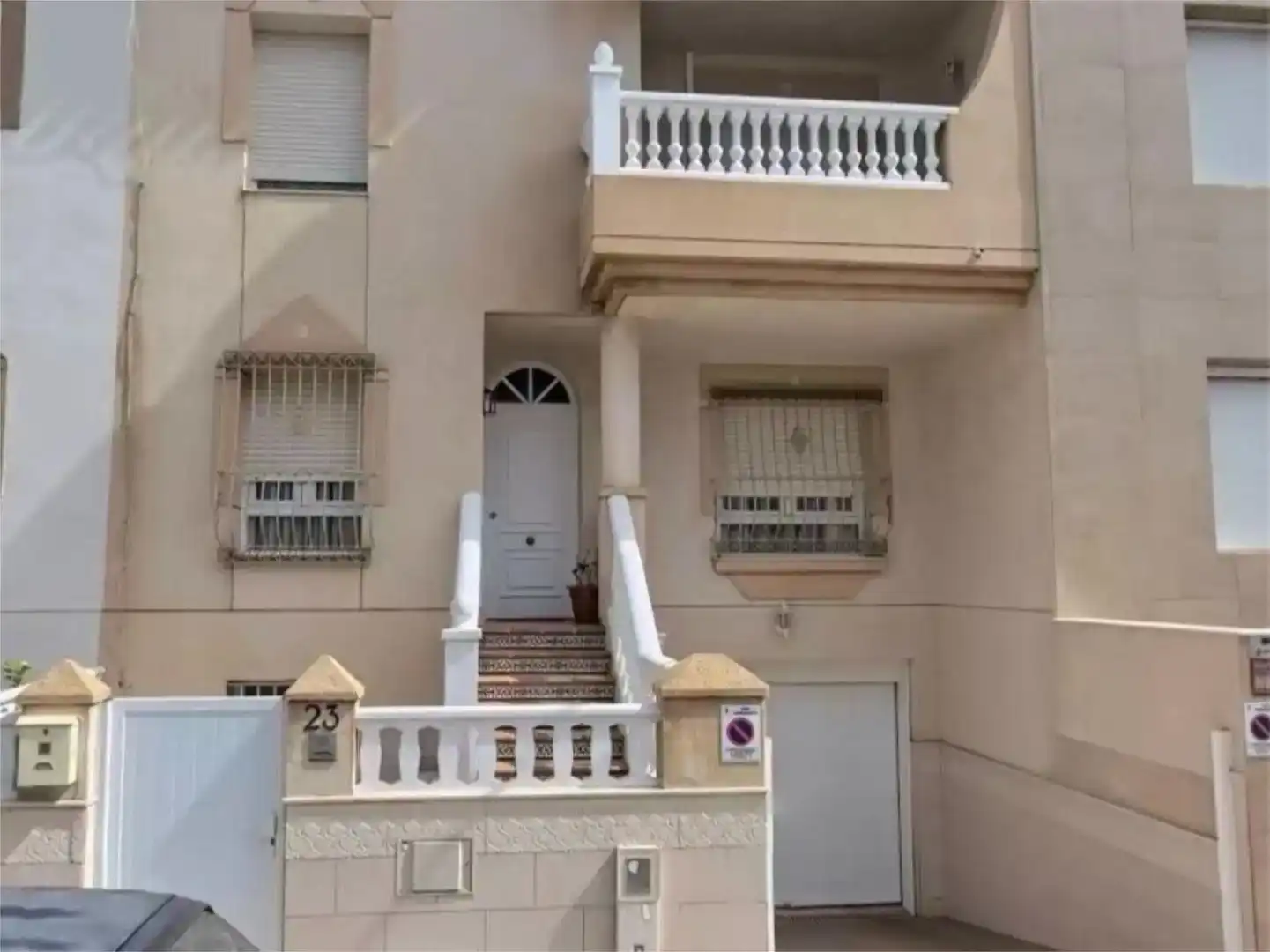 Vista exterior de Casa adosada en venta en Roquetas de Mar
