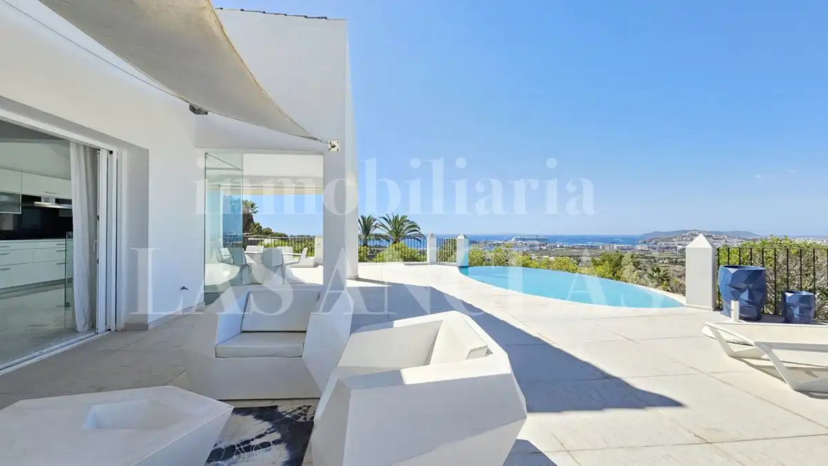 House with pool for sale in Jesús