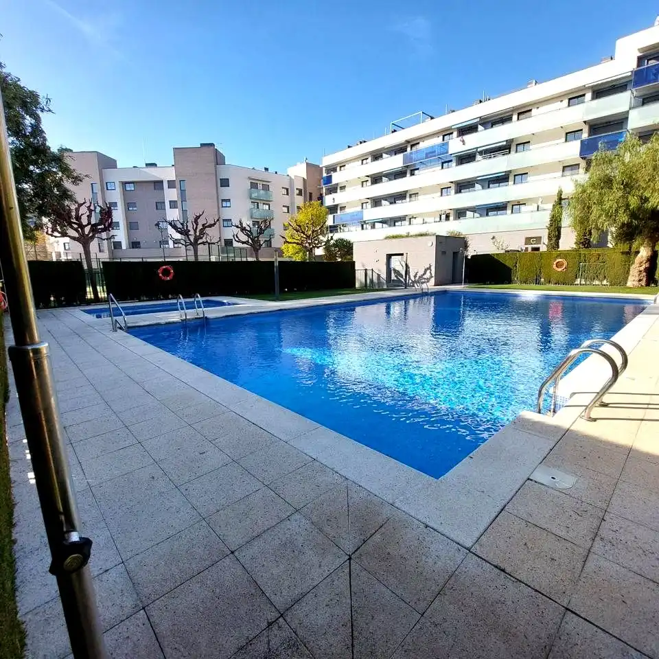 Piscina de Piso en venta en Vilafranca del Penedès con Calefacción, Parquet y Terraza