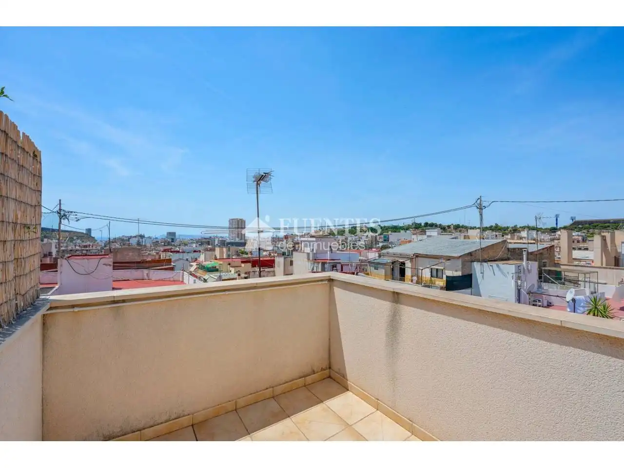 Vista exterior de Pis en venda en Alicante / Alacant amb Aire condicionat i Terrassa