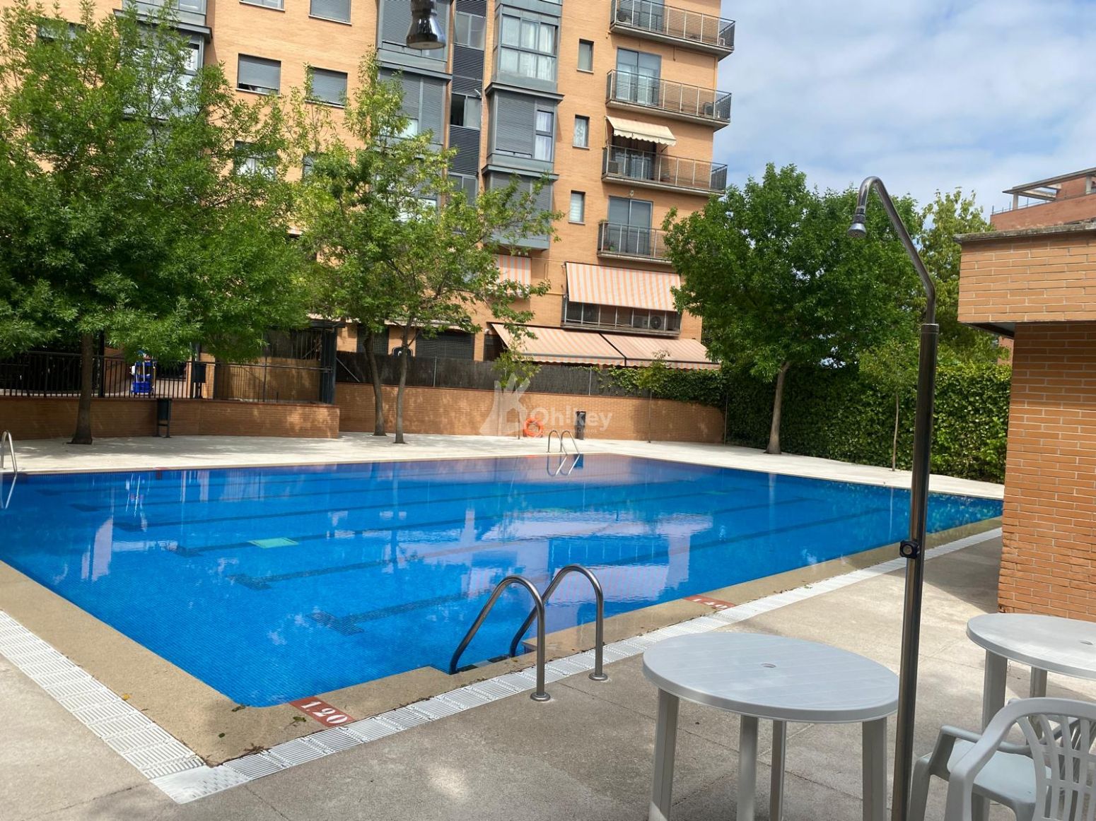 Swimming pool of Flat for sale in  Madrid Capital  with Heating, Private garden and Parquet flooring