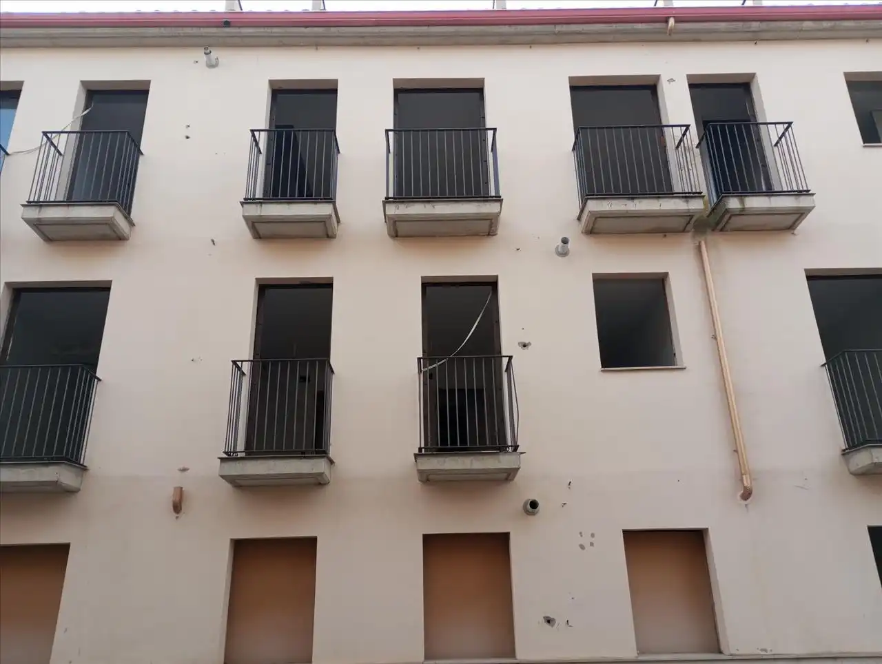 Vista exterior de Edifici en venda en Bell-lloc d'Urgell