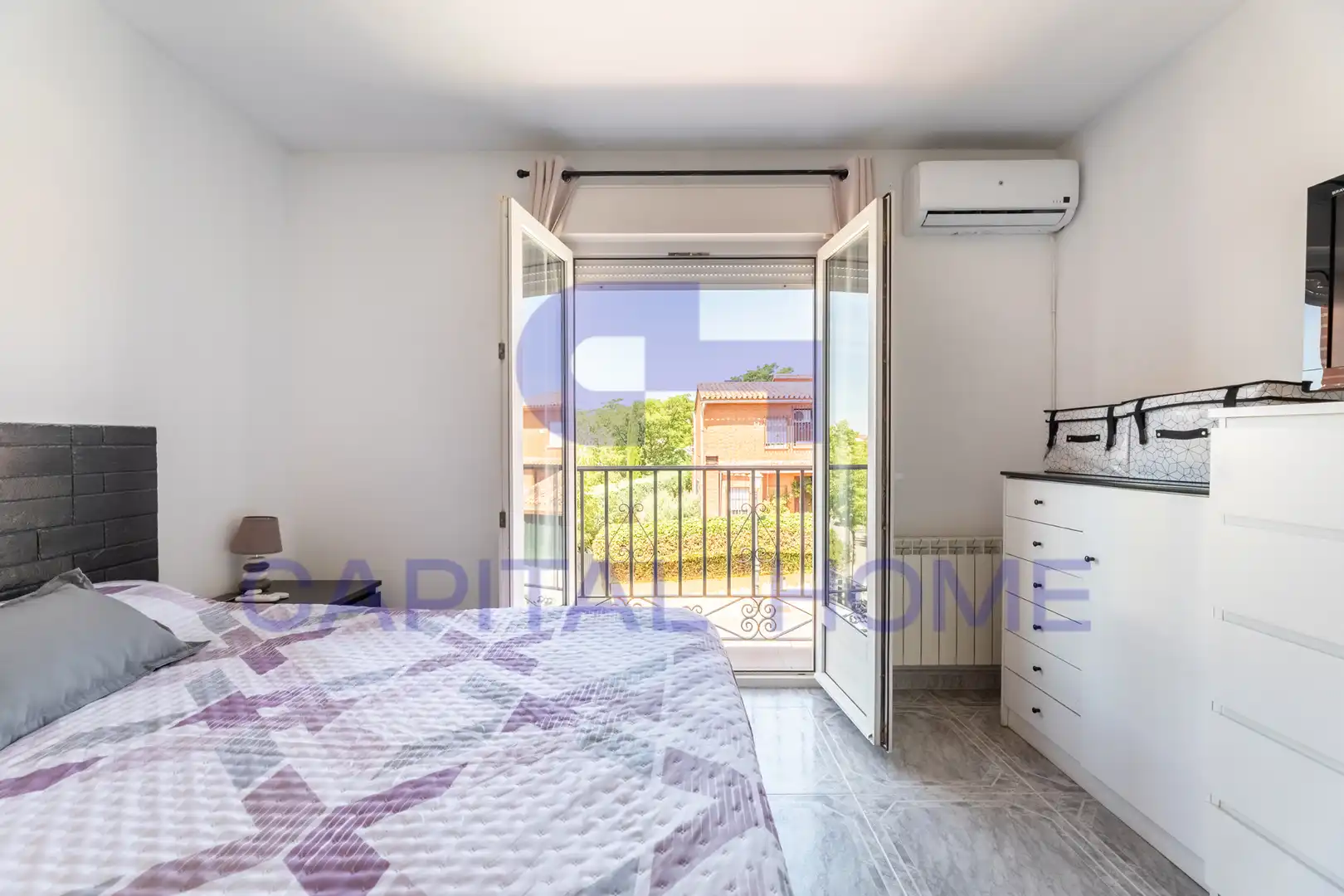 Habitación de Casa adosada en venta en Navalcarnero con Aire acondicionado, Calefacción y Jardín privado