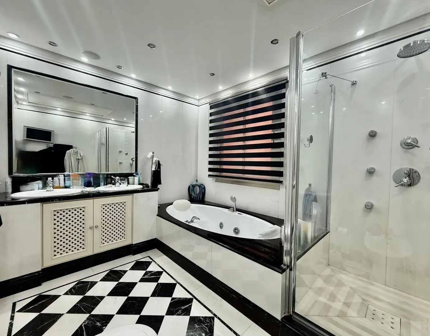 Planta baja en venta en Puerto Banús