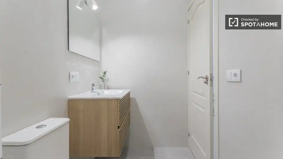 Baño de Piso de alquiler en Valencia con Aire acondicionado, Calefacción y Amueblado
