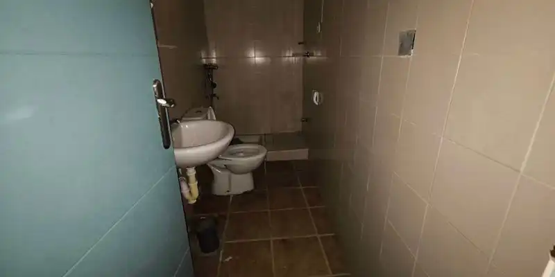 Badezimmer von Fabrikhallen zum Verkauf in Murcia