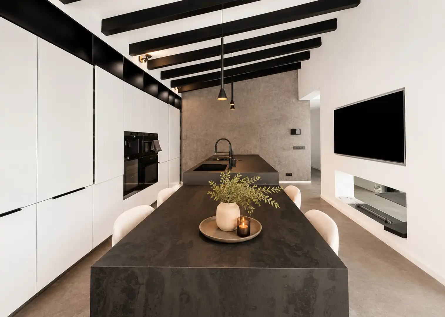 Cuina de Casa o xalet en venda en Marbella amb Aire condicionat, Jardí privat i Terrassa