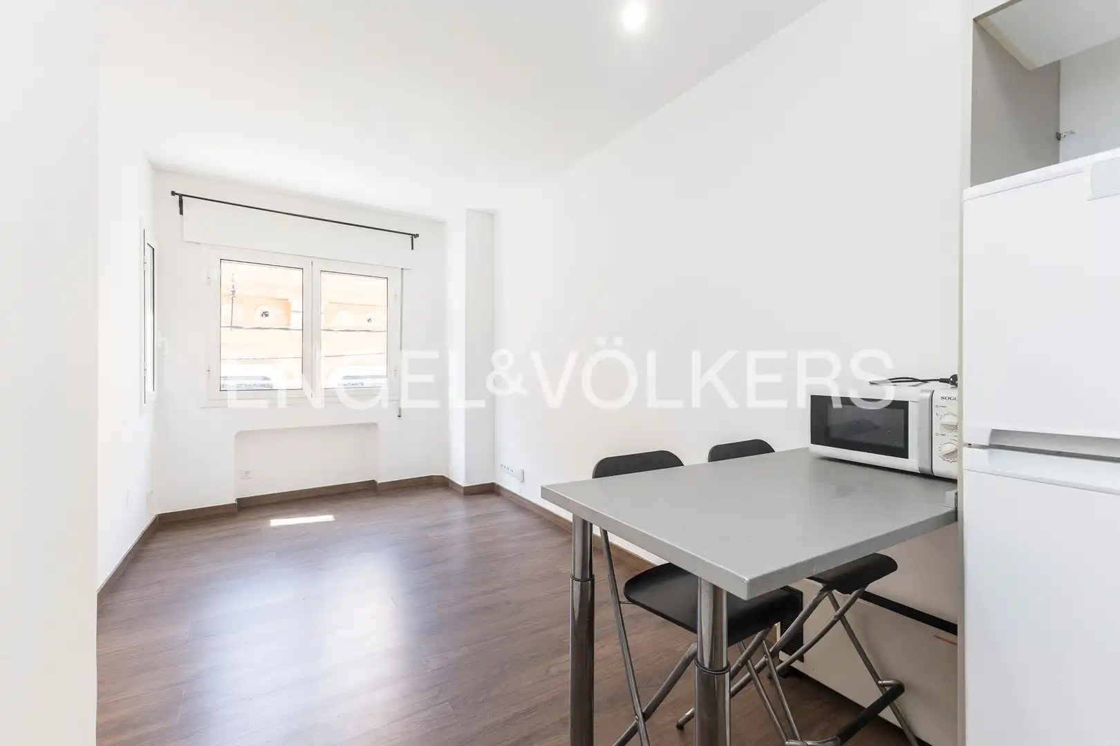 Vista exterior de Piso en venta en Barcelona con Calefacción y Amueblado
