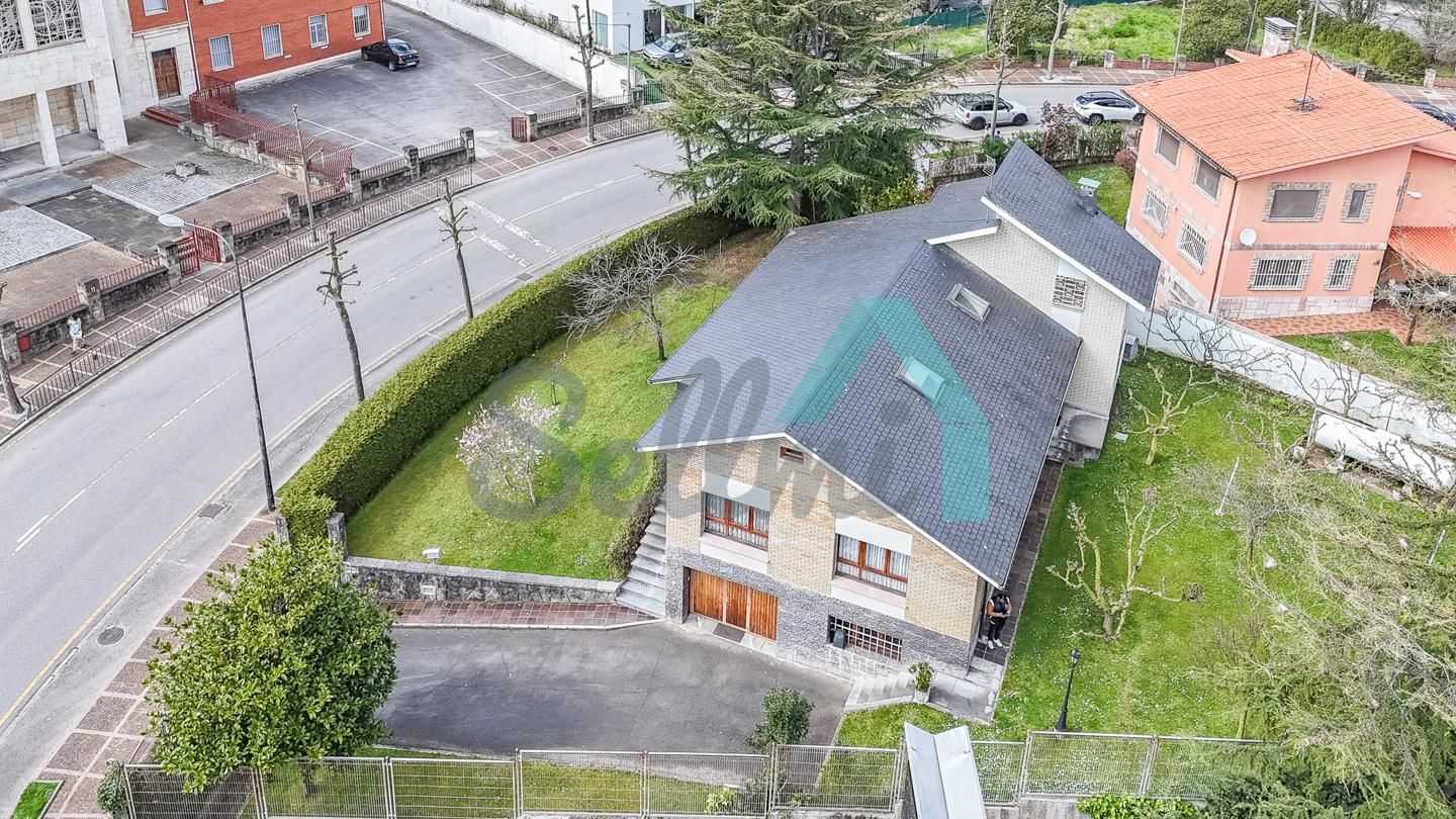 Exterior view of House or chalet for sale in Oviedo   with Heating, Private garden and Parquet flooring