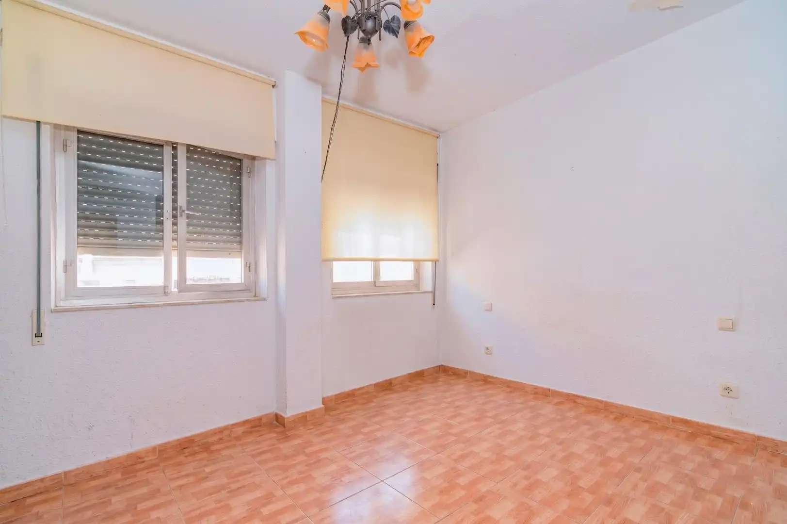 Habitación de Piso en venta en Granada con Calefacción, Trastero y Balcón