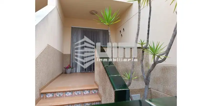 Casa adosada en venta en Sagunto / Sagunt con Terraza