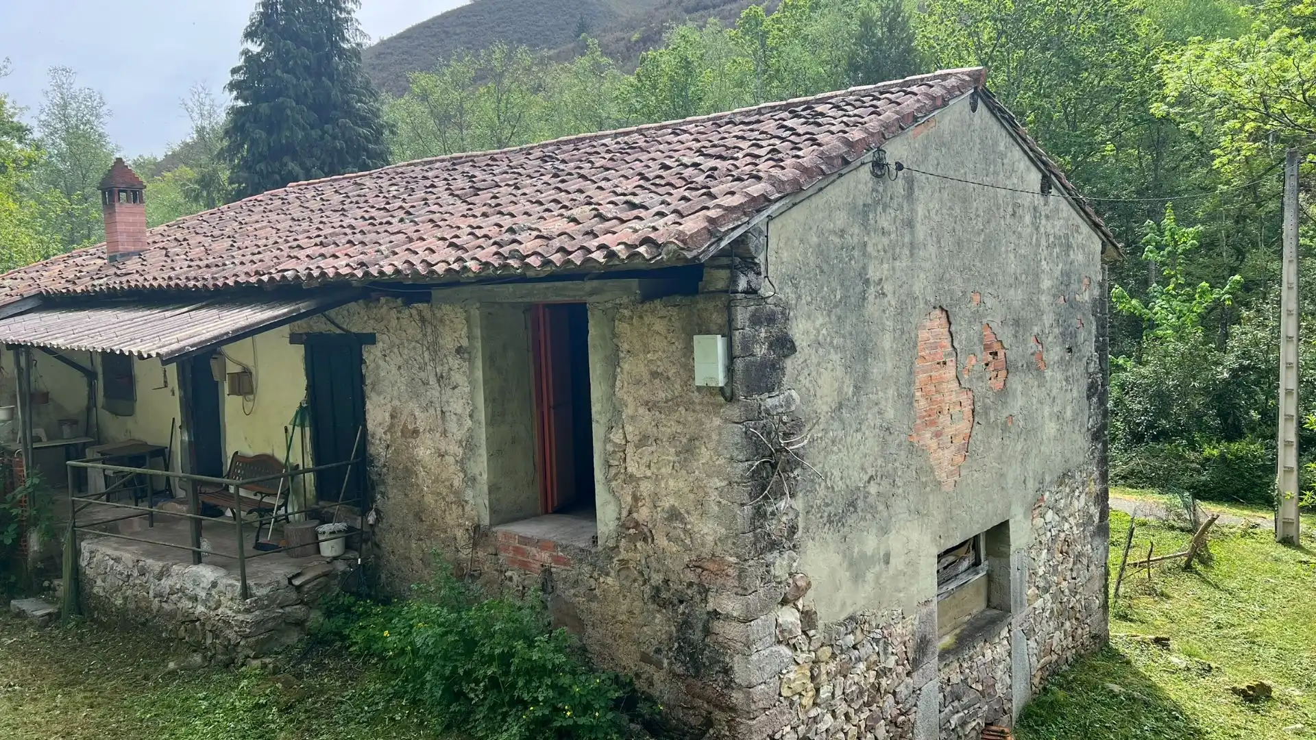Vista exterior de Casa o xalet en venda en Cangas de Onís amb Jardí privat