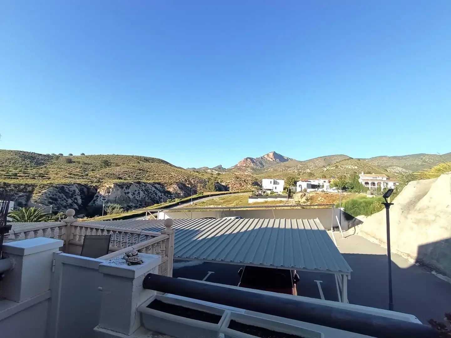 Terrasse von Einfamilien-Reihenhaus zum Verkauf in Petrer mit Klimaanlage, Heizung und Gemeinschaftspool