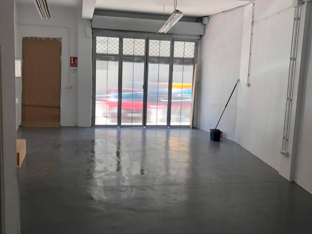 Local comercial en Venta en Rúa Sinforiano López, 6 en Falperra - Santa Lucía