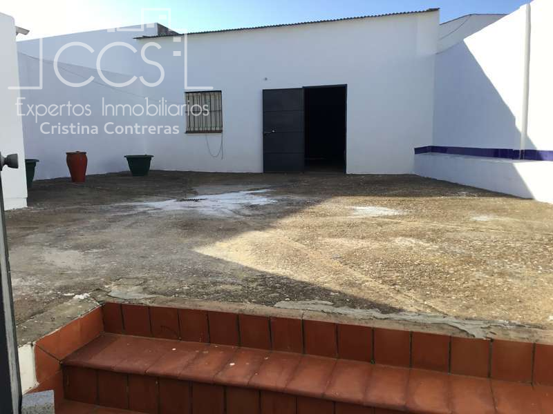 Vista exterior de Casa adosada en venda en Villamanrique de la Condesa amb Calefacció, Terrassa i Traster