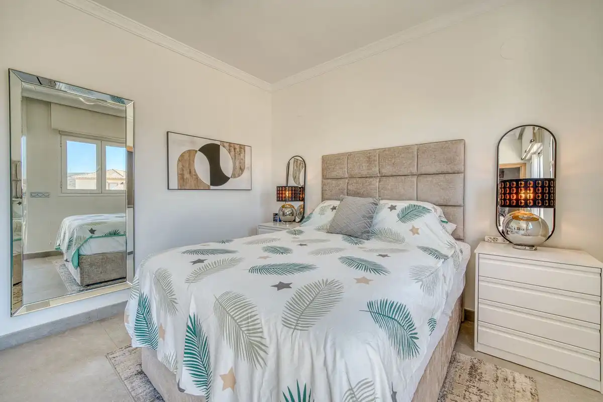 Dormitori de Dúplex en venda en Sotogrande amb Aire condicionat, Terrassa i Traster